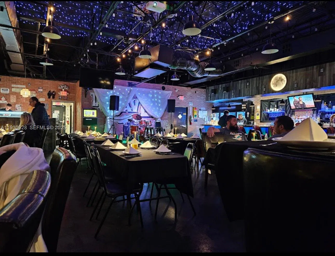 Vibrant Restaurant and Lounge with Entertainment Stage and Liquor License