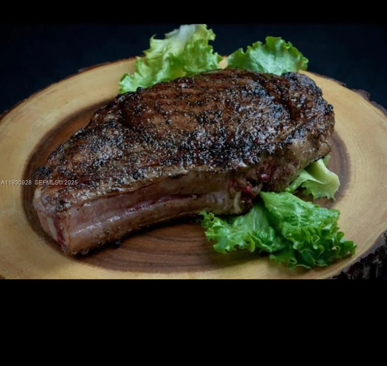 Vibrant Restaurant and Lounge with Entertainment Stage and Liquor License