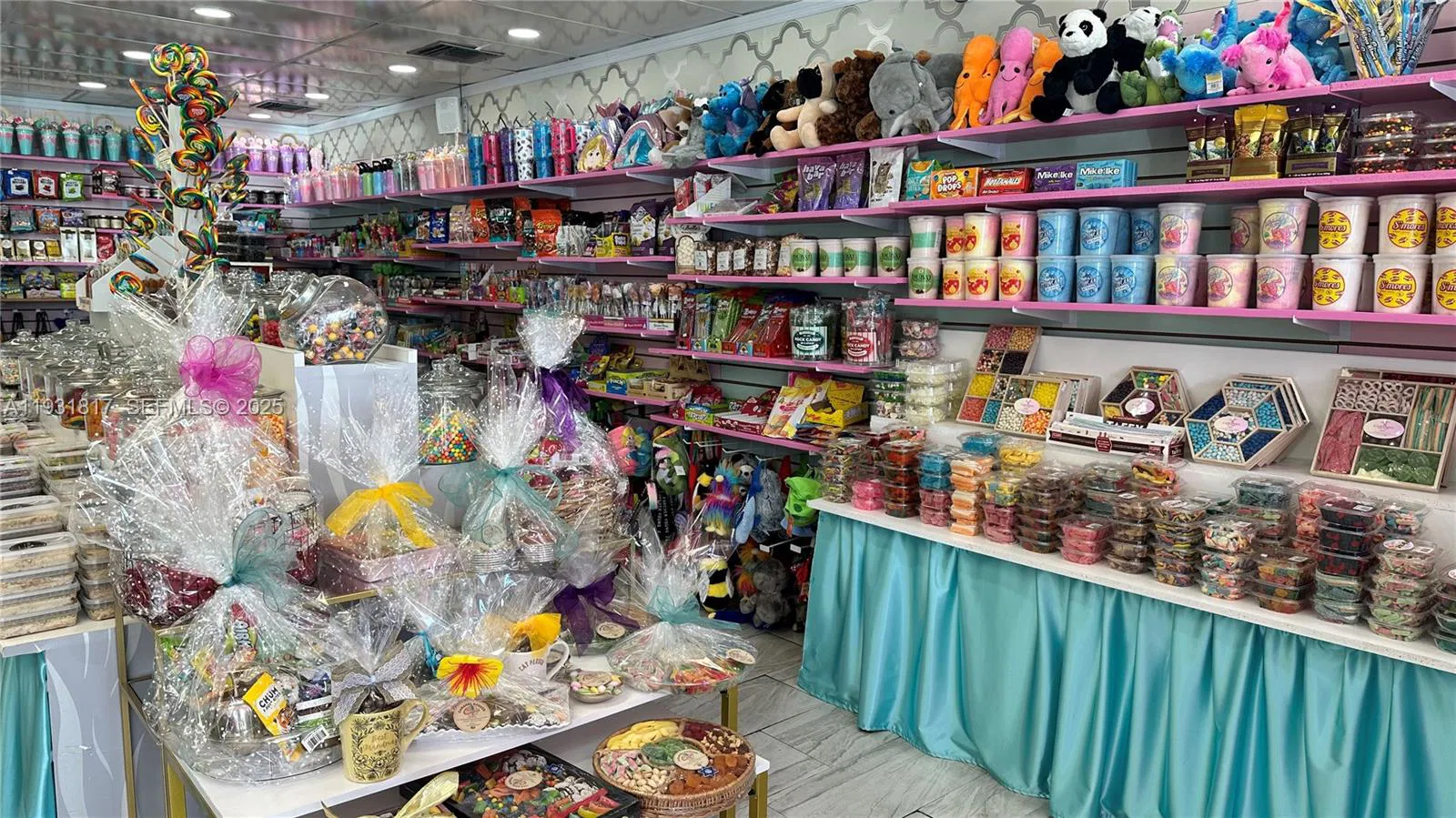 Niche Kosher Dessert Shop with Loyal Clientele