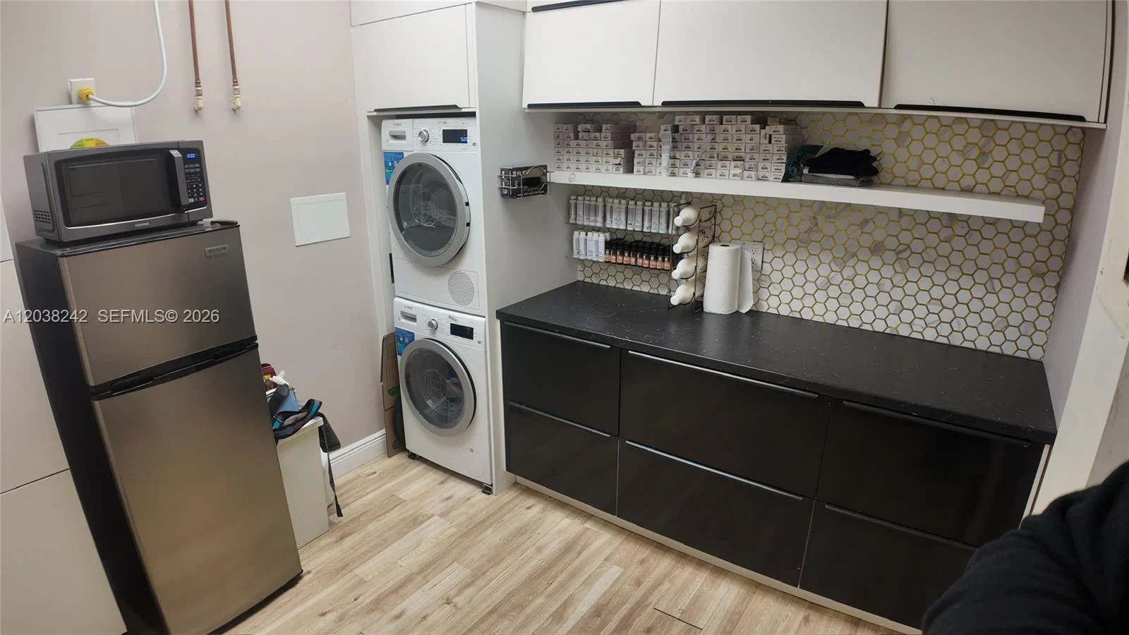 Turnkey Beauty Studio Assets with Active Licenses and Lease
