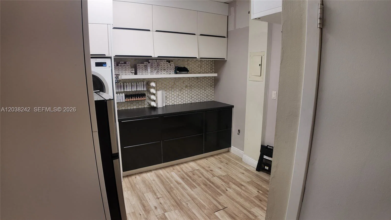 Turnkey Beauty Studio Assets with Active Licenses and Lease