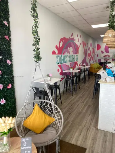 Profitable Smoothie and Aa Bar with Strong Community Ties
