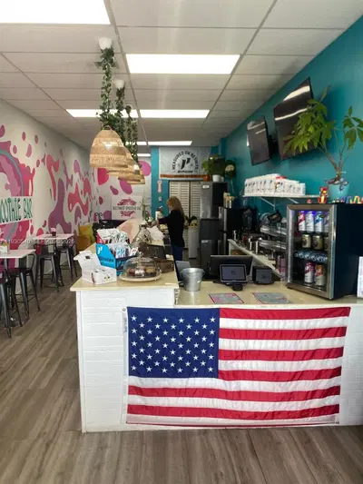 Profitable Smoothie and Aa Bar with Strong Community Ties