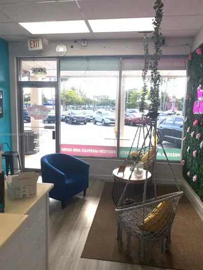 Profitable Smoothie and Aa Bar with Strong Community Ties