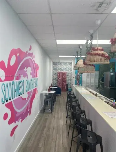 Profitable Smoothie and Aa Bar with Strong Community Ties