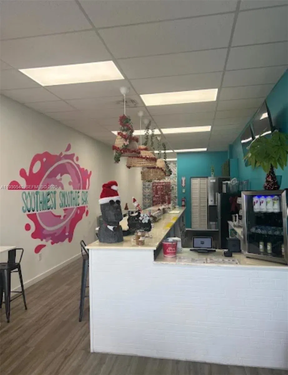 Profitable Smoothie and Aa Bar with Strong Community Ties