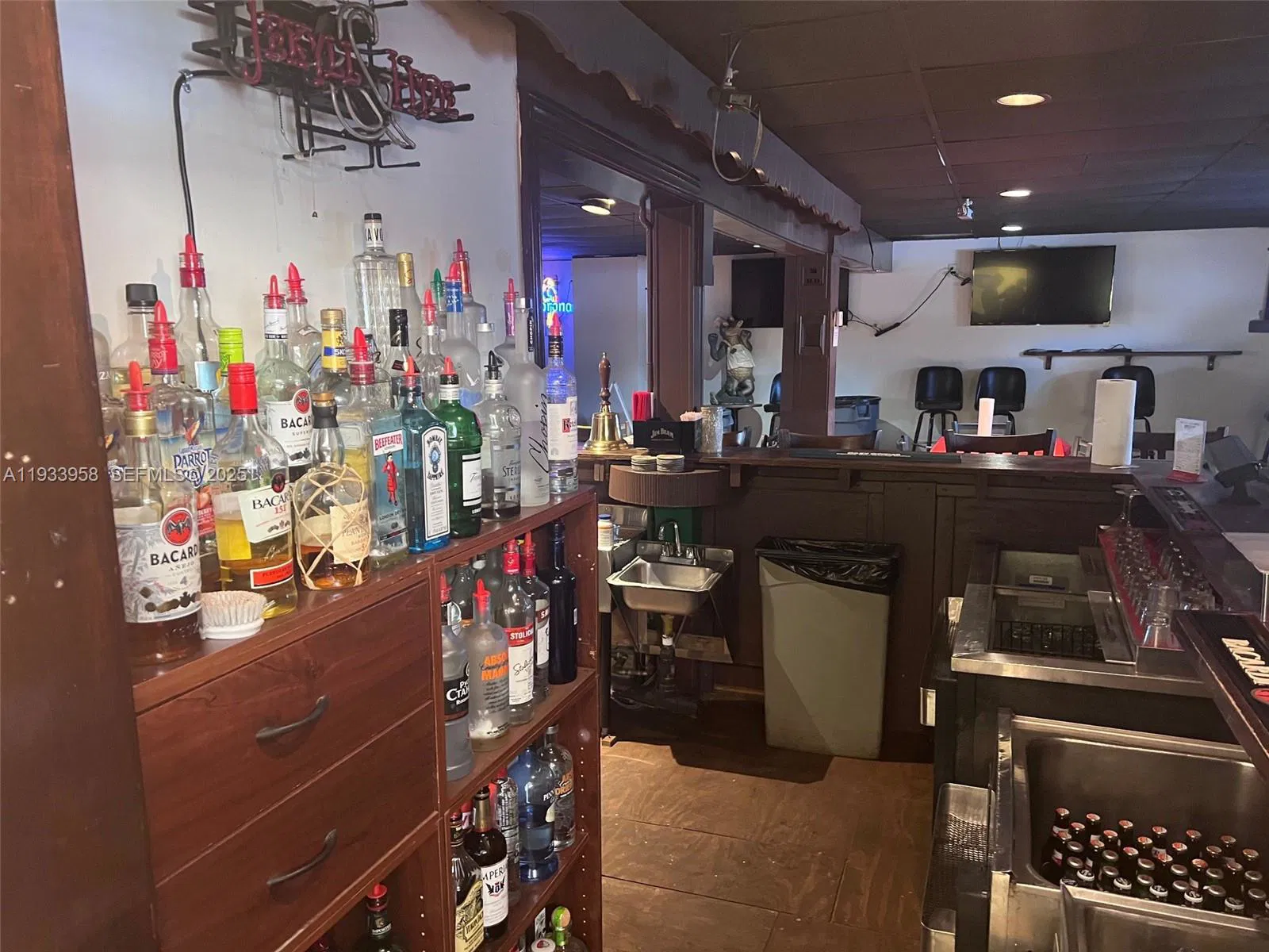 Established Bar and Restaurant with a Highly Sought After 4COP Liquor License