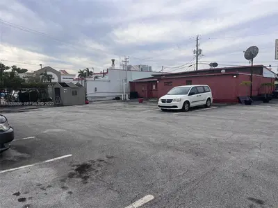 Established Bar and Restaurant with a Highly Sought After 4COP Liquor License