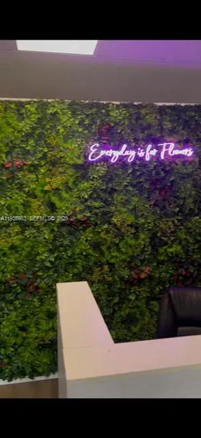 Turnkey Flower Shop with Major Floral Network Affiliations