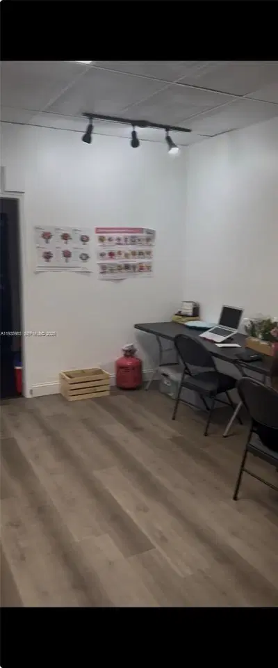 Turnkey Flower Shop with Major Floral Network Affiliations