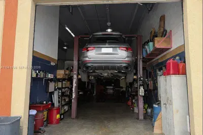 Established Luxury Automotive Repair with Loyal Clientele