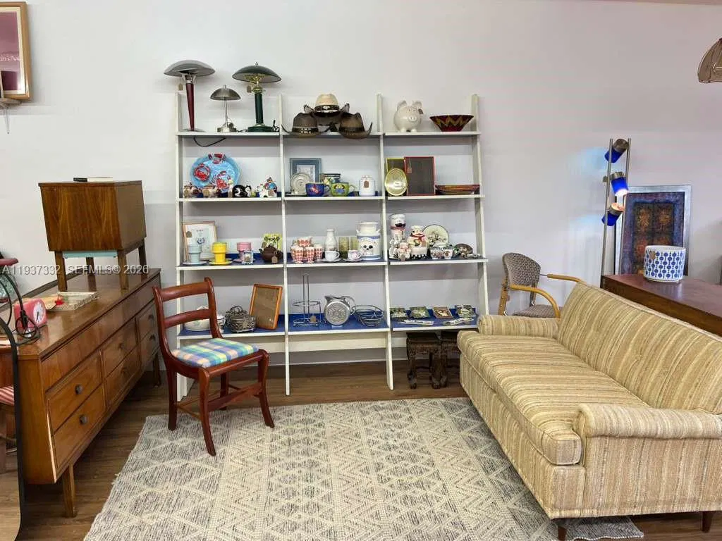 Niche Retro Furniture Retailer with Growth Potential