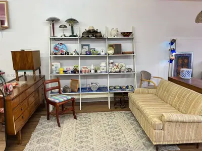 Niche Retro Furniture Retailer with Growth Potential
