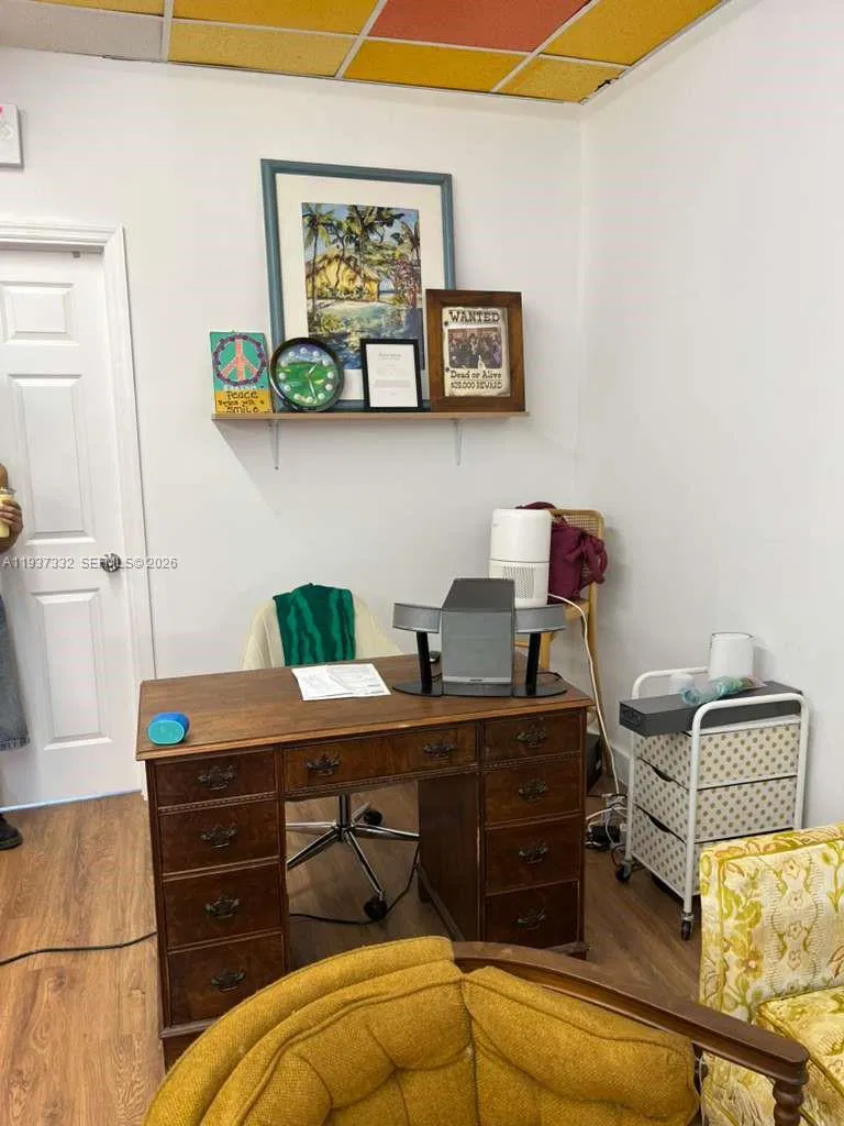 Niche Retro Furniture Retailer with Growth Potential