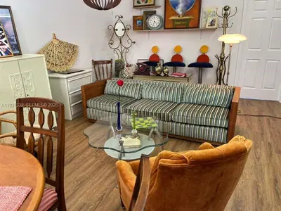 Niche Retro Furniture Retailer with Growth Potential