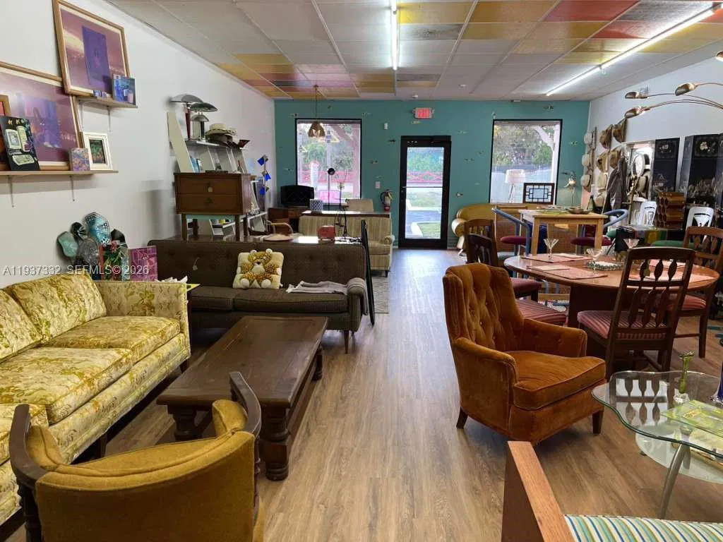 Niche Retro Furniture Retailer with Growth Potential