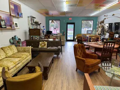 Niche Retro Furniture Retailer with Growth Potential