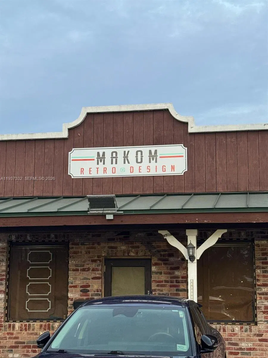 Niche Retro Furniture Retailer with Growth Potential