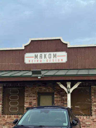 Niche Retro Furniture Retailer with Growth Potential