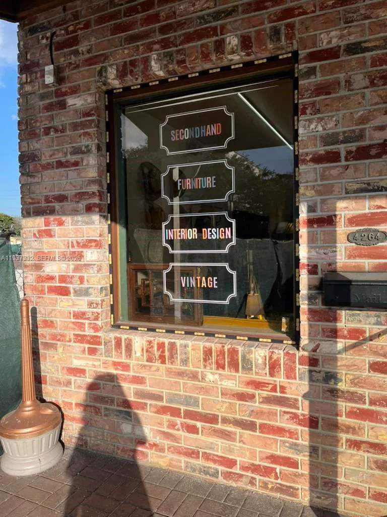 Niche Retro Furniture Retailer with Growth Potential