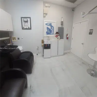 Established Beauty Salon with Loyal Clientele