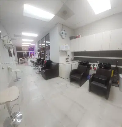 Established Beauty Salon with Loyal Clientele