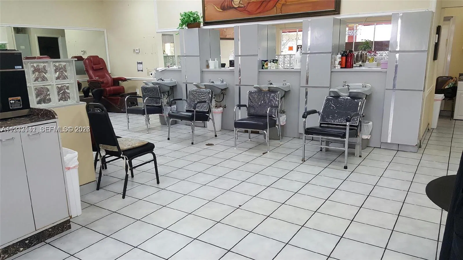 Established Hair Salon with Strong Community Presence