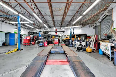 Established Automotive Repair Shop with Loyal Clientele