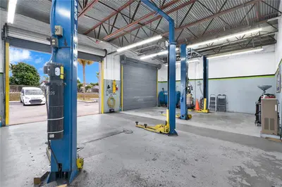 Established Automotive Repair Shop with Loyal Clientele