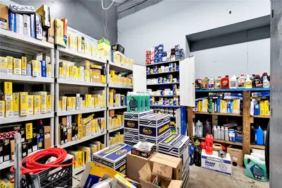 Established Automotive Repair Shop with Loyal Clientele