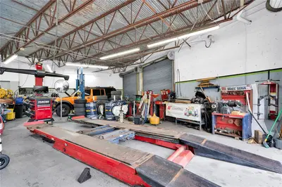 Established Automotive Repair Shop with Loyal Clientele