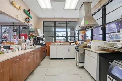 Established Cafe with Strategic Location