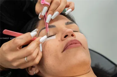 Turnkey Nail Salon with Excellent Visibility