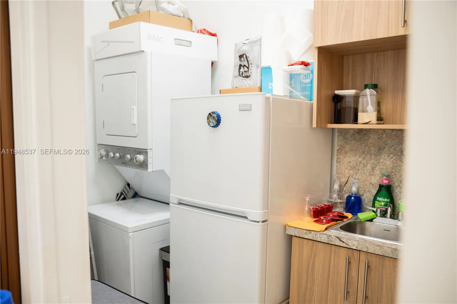 Turnkey Nail Salon with Excellent Visibility