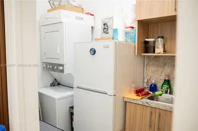 Turnkey Nail Salon with Excellent Visibility