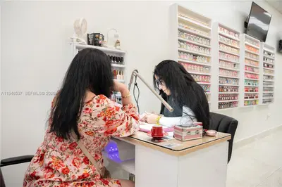 Turnkey Nail Salon with Excellent Visibility