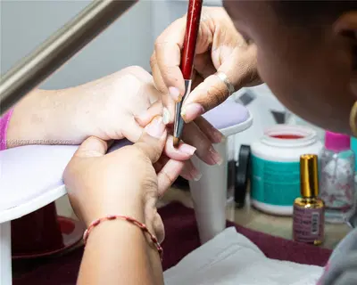 Turnkey Nail Salon with Excellent Visibility