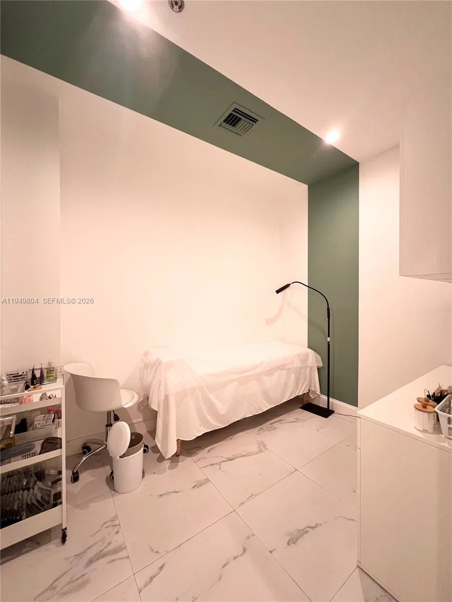 Established Nail Salon with Loyal Clientele