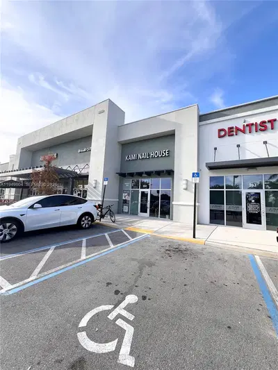 Established Nail Salon with Loyal Clientele