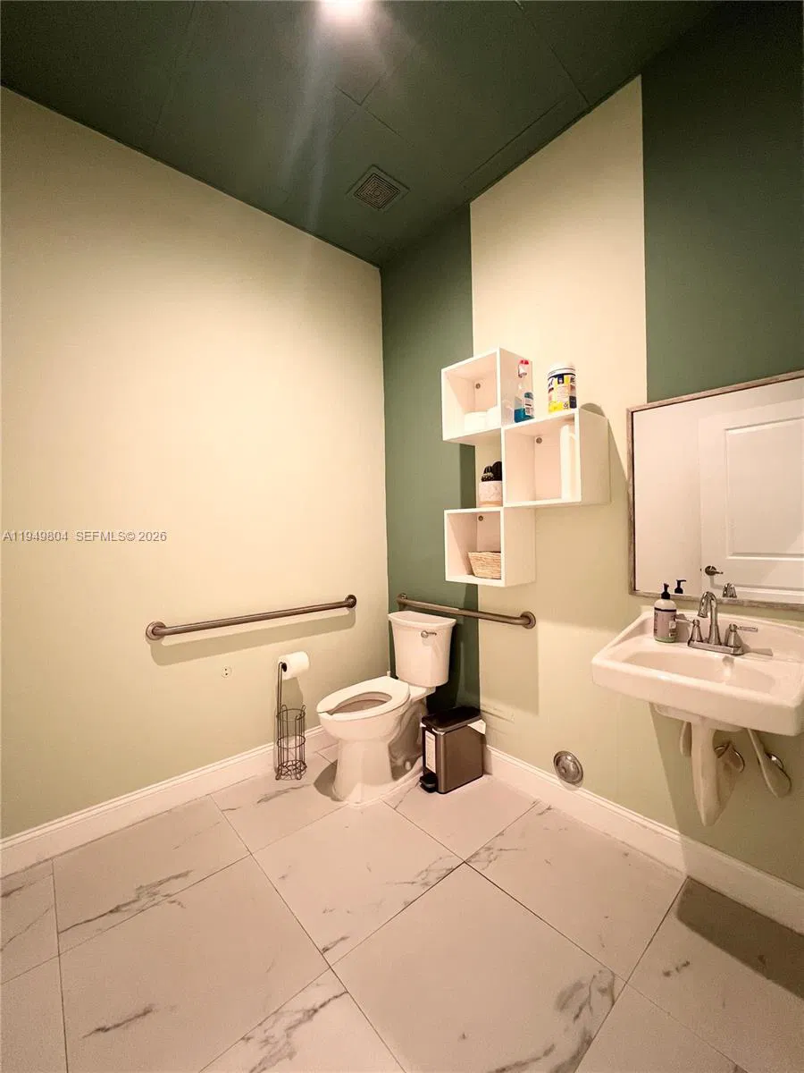 Established Nail Salon with Loyal Clientele