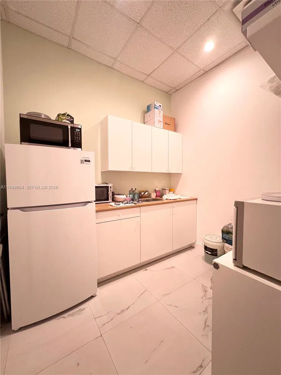 Established Nail Salon with Loyal Clientele