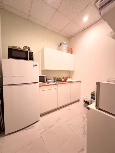 Established Nail Salon with Loyal Clientele