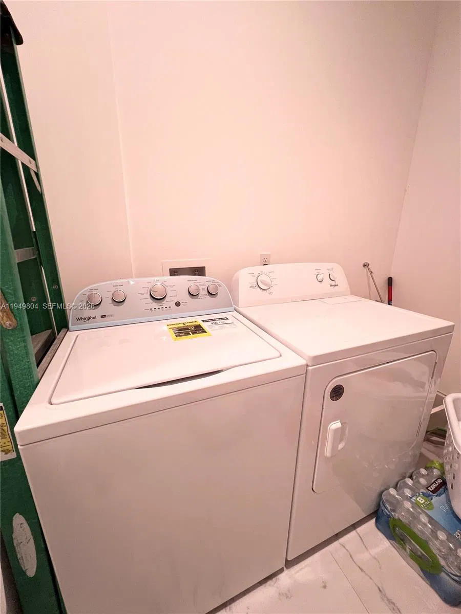 Established Nail Salon with Loyal Clientele