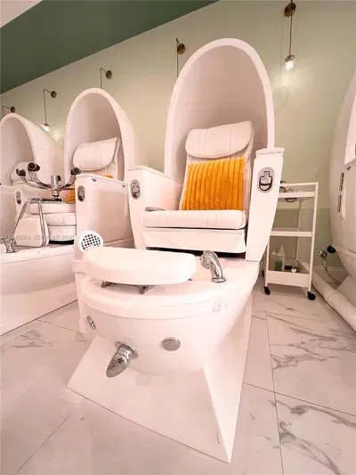 Established Nail Salon with Loyal Clientele