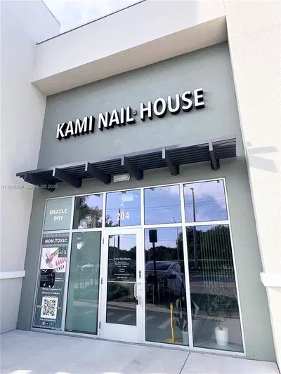 Established Nail Salon with Loyal Clientele