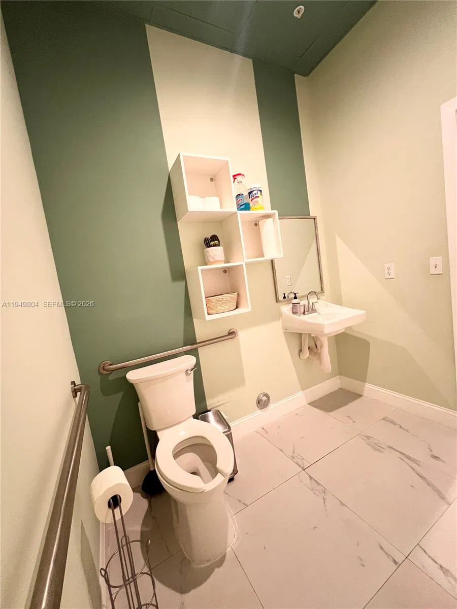 Established Nail Salon with Loyal Clientele