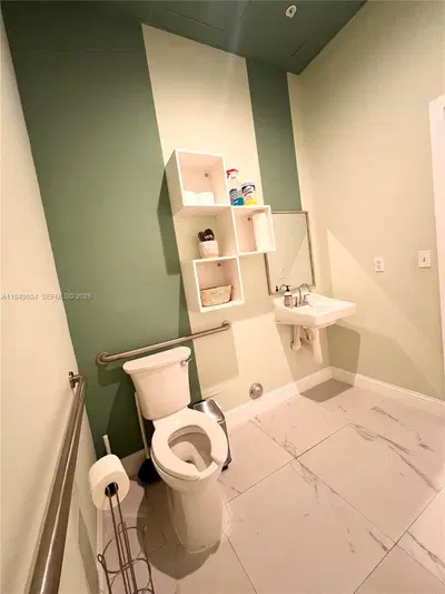 Established Nail Salon with Loyal Clientele