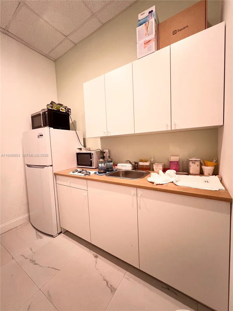 Established Nail Salon with Loyal Clientele