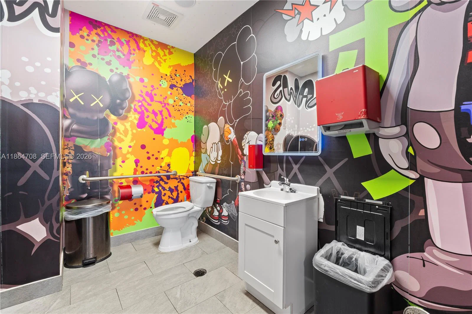 Turnkey Restaurant with Prime Shopping Center Location