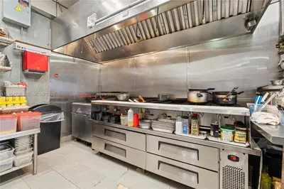 Turnkey Restaurant with Prime Shopping Center Location